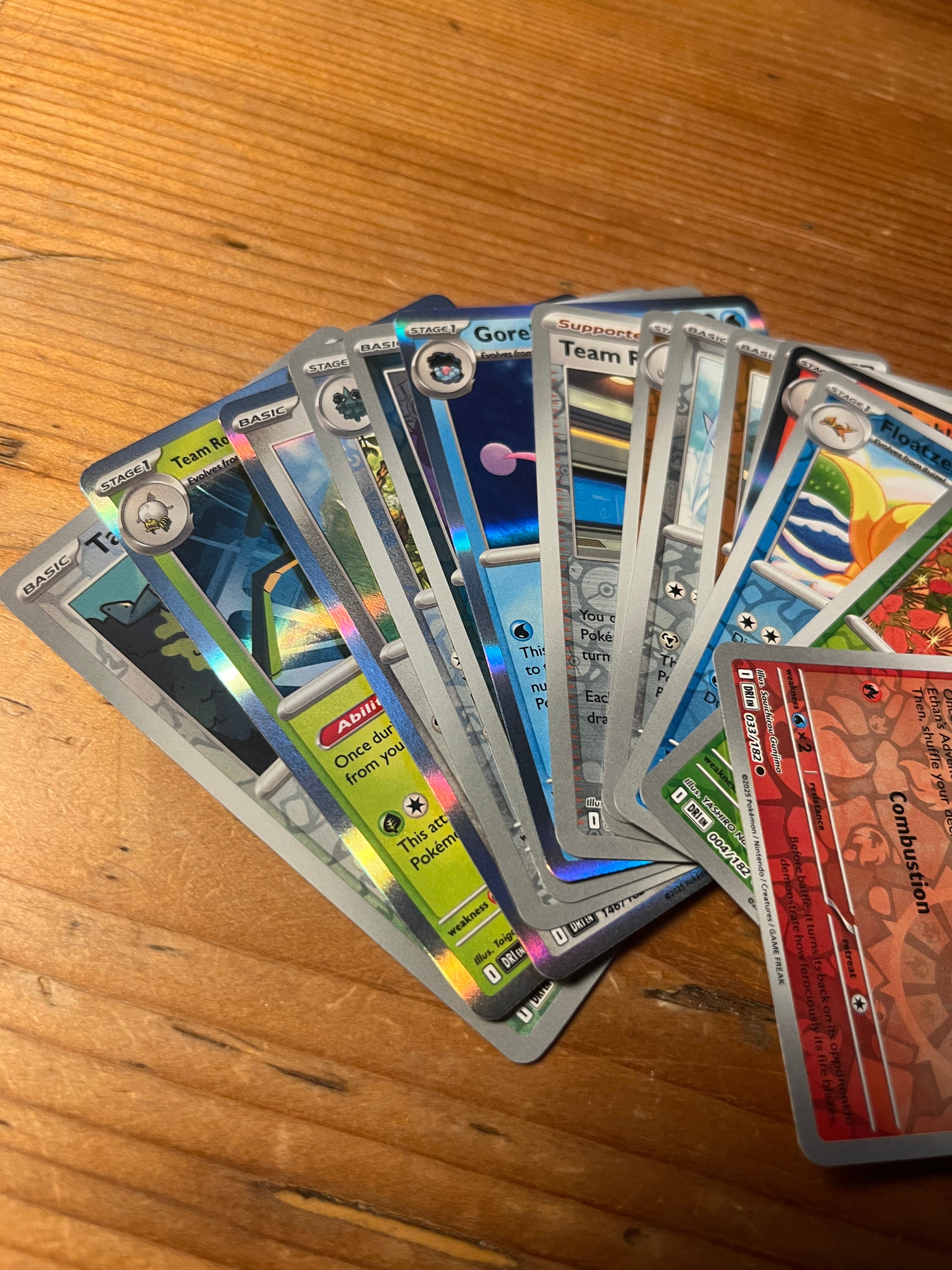 Pokemon Destined Rivals Holo und Rerverse Bulk